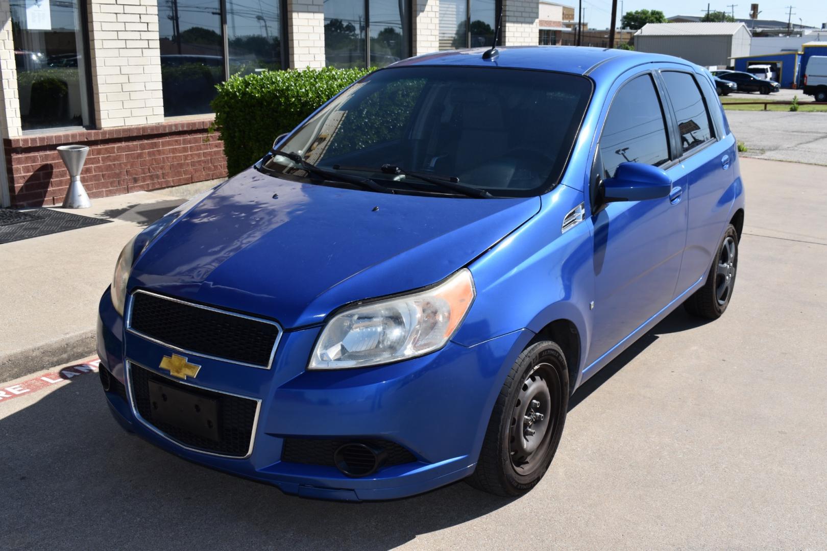 2009 Blue /Gray Chevrolet Aveo5 (KL1TD66E49B) with an 4.1.6L engine, 4 SPEED AUTOMATIC transmission, located at 5925 E. BELKNAP ST., HALTOM CITY, TX, 76117, (817) 834-4222, 32.803799, -97.259003 - Buying a 2009 Chevrolet Aveo5 LS can offer several benefits: Affordability: As a compact car from over a decade ago, the Aveo5 LS is likely to be quite affordable, making it an attractive option for budget-conscious buyers. Fuel Efficiency: The Aveo5 LS is known for its good fuel economy, which - Photo#1